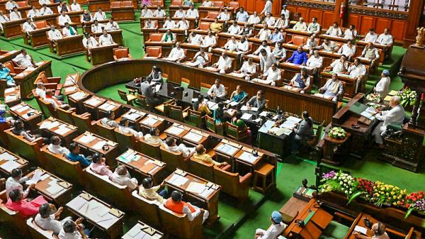 报告：2022年各邦议会平均开会21天