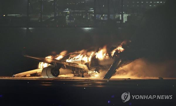 9架往返东京羽田机场的韩国航班因致命碰撞而取消