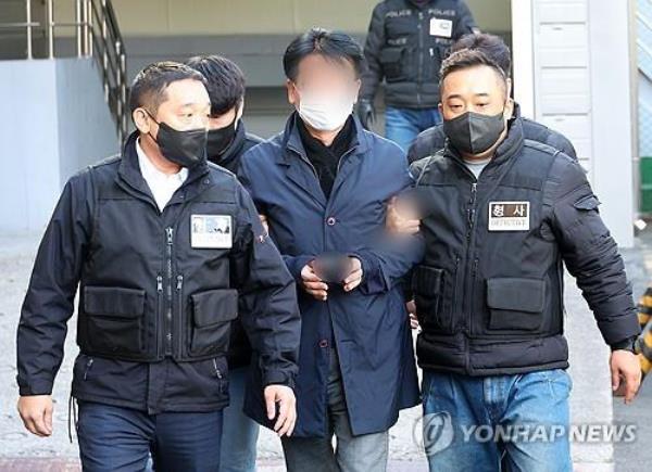 法院对持刀袭击反对派领导人的嫌疑人发出逮捕令