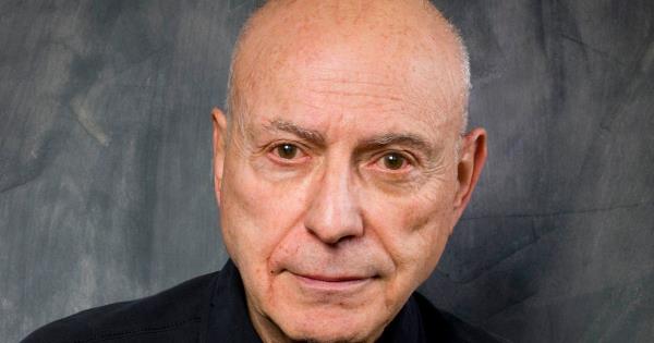 凭借《阳光小小姐》(Little Miss Sunshine)获得奥斯卡影帝的艾伦·阿金(Alan Arkin)去世，享年89岁