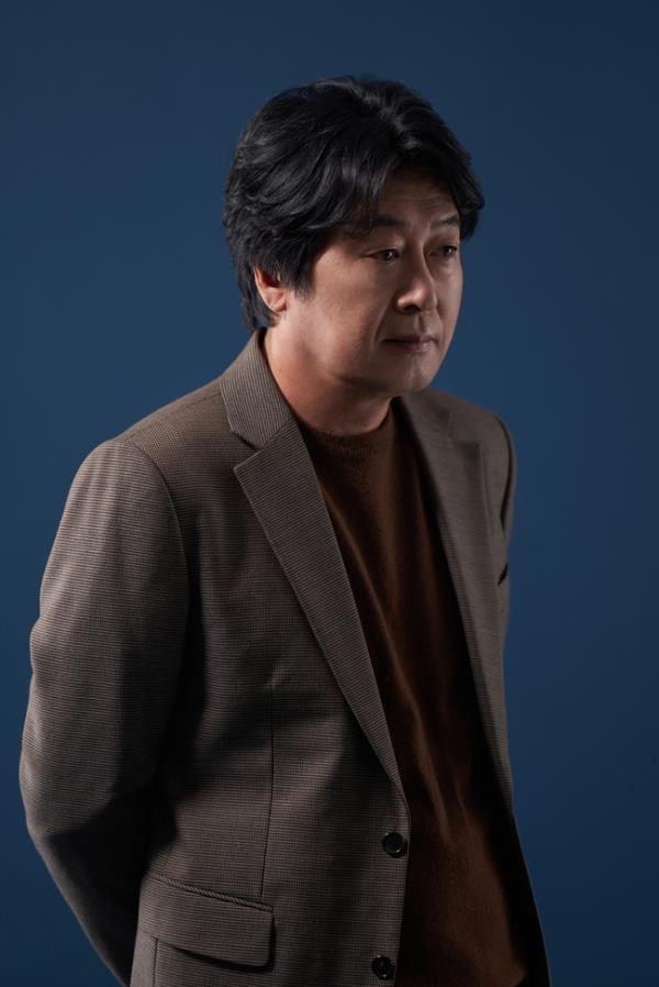 从角色演员到男主角，金润锡讨论扮演国家海军英雄