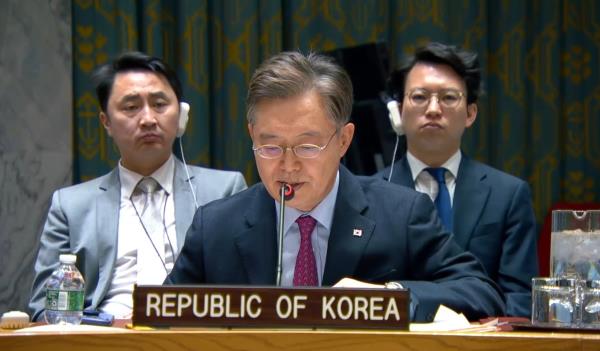 South Korean Ambassador to the U.N. Hwang Joon-kook speaks during a meeting of the U.N. Security Council at U.N. headquarters in New York on April 3, 2023 in this photo captured from U.N. Web TV. (PHOTO NOT FOR SALE) (Yonhap)