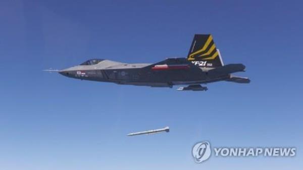 A KF-21 separates an air-to-air mid-range Meteor test missile during an armament test flight on March 28, 2023, in this file photo provided by the Defense Acquisition Program Administration. (PHOTO NOT FOR SALE) (Yonhap)