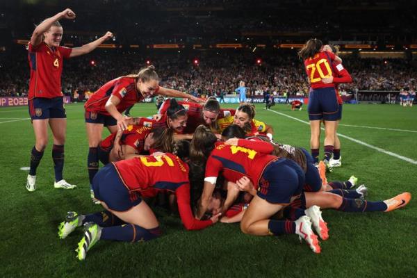 SYDNEY, AUSTRALIA - AUGUST 20: Spain players celebrate after the team's victory in the FIFA Women's World Cup Australia & New Zealand 2023 Final match between Spain and England at Stadium Australia on August 20, 2023 in Sydney, Australia. (Photo by Maddie Meyer - FIFA/FIFA via Getty Images)