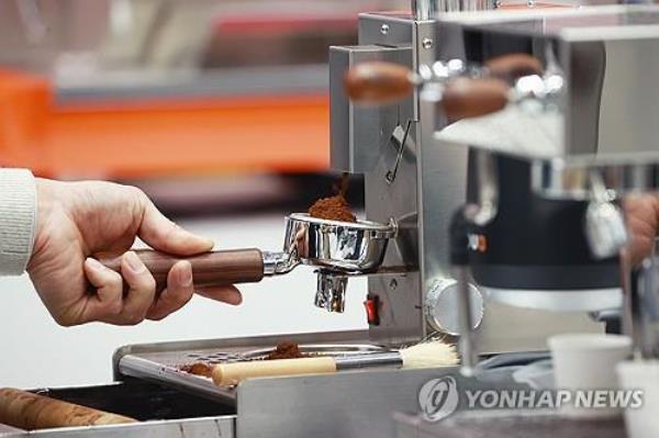This file photo shows a person making coffee during Seoul Coffee Expo in Seoul on March 21, 2024. (Yonhap)